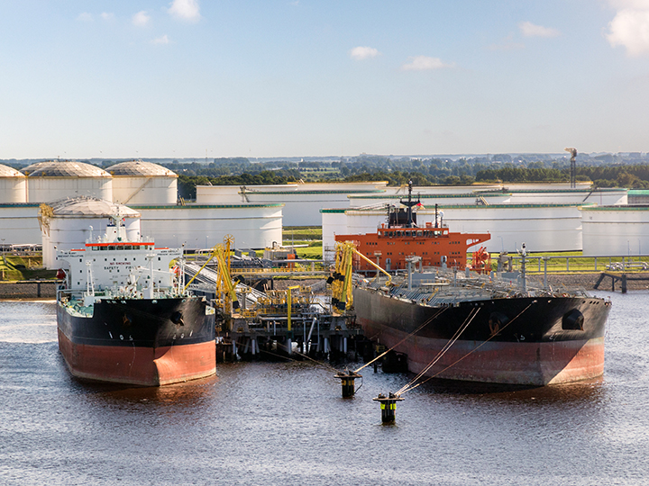 DAE Pumps Oil Tanker Ship Port Terminal